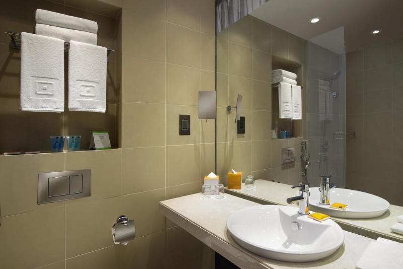 Pearl Rotana Capital Centre Hotel