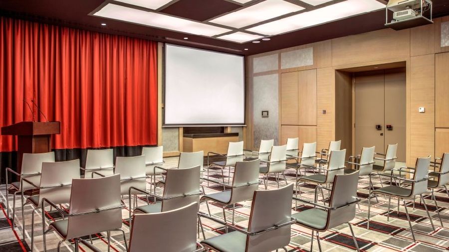 Hotel Pearl Rotana Capital Centre 4*